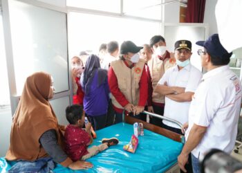 Gubernur Sulsel Beri Fasilitas Operasi Bibir Sumbing Gratis saat Tinjau Pelayanan Kesehatan di Bone
