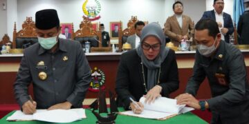 Gubernur – Ketua DPRD Sulsel Tandatangani Nota Kesepakatan Perubahan KUA-PPAS 2022