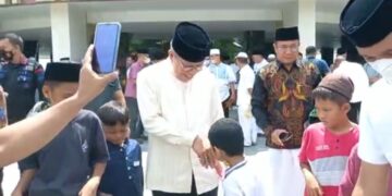 Salat Perdana di Masjid Terapung BJ Habibie, Taufan Pawe Berharap Parepare Jadi Kota Religius