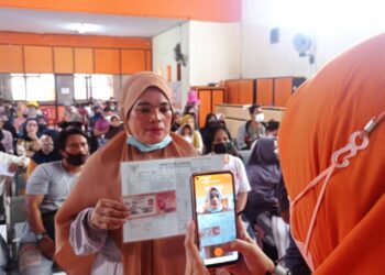 Dampak Kenaikan BBM, PT Pos Salurkan BLT di Makassar