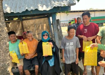 Lagi, Erna Taufan Berbagi Sembako dan Telur kepada Kaum Duafa Gandeng Persit, Bhayangkari dan IIPG