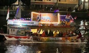 Usung Tema Cinta, Perahu Hias Dinas Perdagangan Parepare Ramaikan Festival Salo Karajae