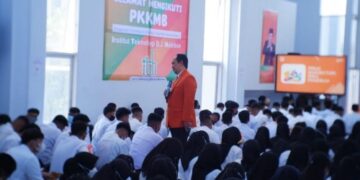 Di Hadapan Ratusan Maba, Rektor Ansar Suyuti Sebut Bangga pada Taufan Pawe Hadirkan ITH