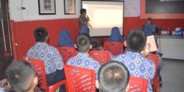 Guru dan Siswa SMPN 4 Maritengngae Berguru Soal Pemilu di KPU