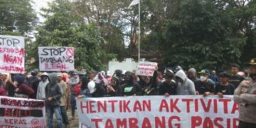 Aliansi Masyarakat Matiro Bulu Unjuk Rasa Tolak Tambang