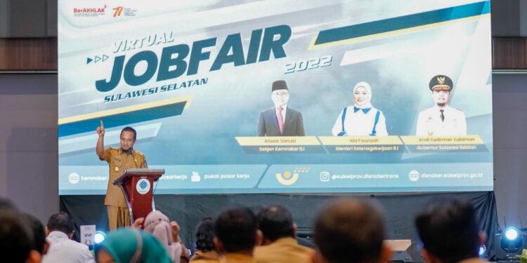 Gubernur Sulsel, Andi Sudirman Sulaiman memberi arahan dalam kegiatan job fair