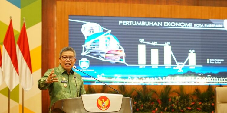 Taufan Pawe menjadi pembicara pada pelatihan kepemimpinan nasional yang digelar Badan Pengembangan Sumber Daya Manusia (BPSDM) Pemprov Jawa Timur, Selasa (/9/2022).