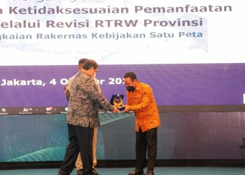 Gubernur Sulsel Peroleh Penganugerahan Penyelesaian Ketidaksesuaian Pemanfaatan Ruang