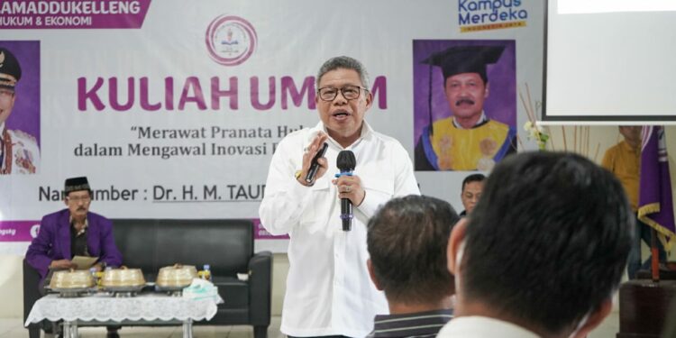 Wali Kota Parepare, Taufan Pawe membawakan kuliah umum di Institut Ilmu Hukum dan Ilmu Ekonomi Lamaddukelleng, Sabtu (8/10/2022).