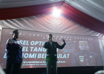 Momentum HUT ke-353 Sulsel, Gubernur Serahkan Beasiswa hingga Bonus kepada Atlet Berprestasi