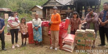 Dinsos Provinsi Sulsel Salurkan Bantuan Logistik Terdampak Kebakaran Rumah Tongkonan di Toraja