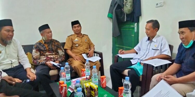 Rapat koordinasi bersama pejabat penyelenggara zakat dan wakaf Kementerian Agama Kota Parepare dan Badan Amil Zakat Nasional (Baznas) Kota Parepare, di Kantor KAU Kecamatan Bacukiki, Jl. H. Mukaddas, Kelurahan Lompoe, Selasa (11/10/2022).