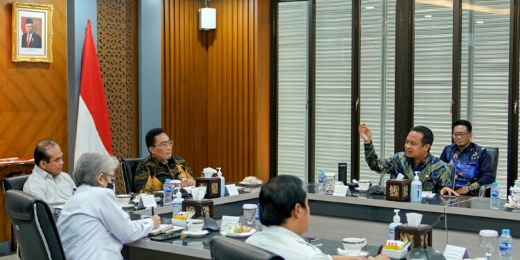 --Gubernur Sulawesi Selatan, Andi Sudirman Sulaiman diundang menjadi narasumber di Kantor Dewan Pertimbangan Presiden (Wantimpres) di Jalan Veteran III Nomor 2, Jakarta, Jumat (14/10/2022).