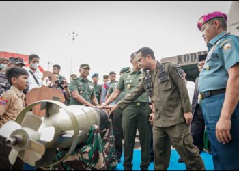 Andi Sudirman dan Pengunjung Anak-anak Kagum Pameran Alutsista TNI