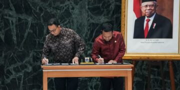 Gubernur Sulawesi Selatan, Andi Sudirman Sulaiman melakukan penandatangan MoU bersama Gubernur DKI Jakarta, Anies Rasyid Baswedan, Rabu (5/10/2022)
