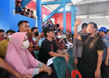 Saksikan Pertandingan Voli PORPROV di Bulukumba, Gubernur Sulsel Semangati Atlet