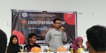 Himpunan Mahasiswa Program Studi (HMPS) Hukum Tata Negara (HTN) Fakultas Syariah dan Ilmu Hukum Islam (Fakshi) IAIN Parepare menggelar pembukaan Constitutional Camp di Gedung Fakshi, Jumat (14/10/2022).