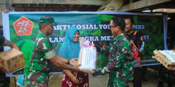 Sinergitas TNI-Polri, Berbagi Sembako Menggunakan Trail di Pinrang