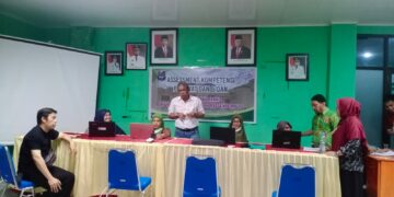 Dapat Perpanjangan Waktu, Kadis Kesehatan Enrekang Pantau Penginputan dan Validasi Data Nakes