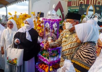 Refleksi 9 Tahun Kepemimpinan Wali Kota Parepare Drs. H. Taufan Pawe, SH., MH digelar di Masjid Terapung BJ. Habibie, Senin sore (31/10/2022). Di samping kegiatan Refleksi Kepemimpinan dirangkai dengan kegiatan maulid dan zikir bersama.