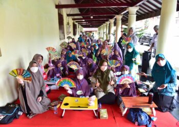 Sinergikan Program dengan Dinas Pariwisata Sulsel, PKK Gelar Membatik Goes to School di Benteng Rotterdam