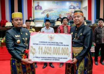 Gubernur Andi Sudirman Beri Bantuan Keuangan Rp 11 Miliar Pembangunan Masjid Agung di Selayar