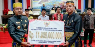 Gubernur Andi Sudirman Beri Bantuan Keuangan Rp 11 Miliar Pembangunan Masjid Agung di Selayar