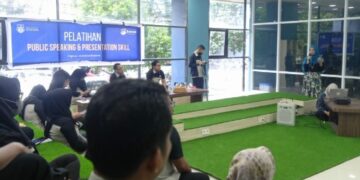 Pimred Pijarnews.com Berbagi Tips Public Speaking dan Presentation Skill di Unibos