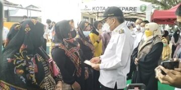 Serahkan Kunci Kios di Anjungan Cempae, Taufan Pawe: Jaga Losta, Akan Banyak Telapak Kaki Kesini