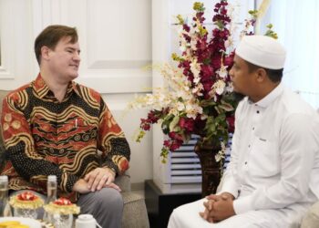 Tertarik di Bidang Perikanan dan Pendidikan, Tim Universitas Rodhe Island Temui Gubernur Sulsel