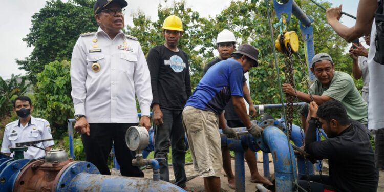 Wali Kota Parepare, HM Taufan Pawe, turun langsung meninjau perbaikan saluran air, di lokasi Salo Karajae, Kamis (24/11/2022) siang