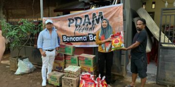 Direktur Teknik hingga Direktur Umum PDAM Kembali Salurkan Bantuan Warga Terdampak Banjir