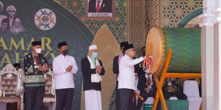 Wapres di Kota Sengkang adalah untuk meresmikan Pembukaan Muktamar ke-XV Pondok Pesantren As'adiyah tahun 2022 di Lapangan Merdeka Kota Sengkang, Sabtu (3/12/2022)