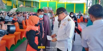 Pemkot Parepare Serahkan Insentif RT/RW, Imam hingga Pegawai Syara