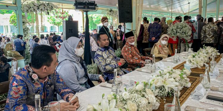 Gubernur Sulsel, Andi Sudirman Sulaiman di tasyakuran pernikahan putra bungsu Presiden Joko Widodo, Kaesang Pangerap dan Erina Gudono di Pura Mangkunegaraan, Kota Solo, Ahad (11/12/2022).