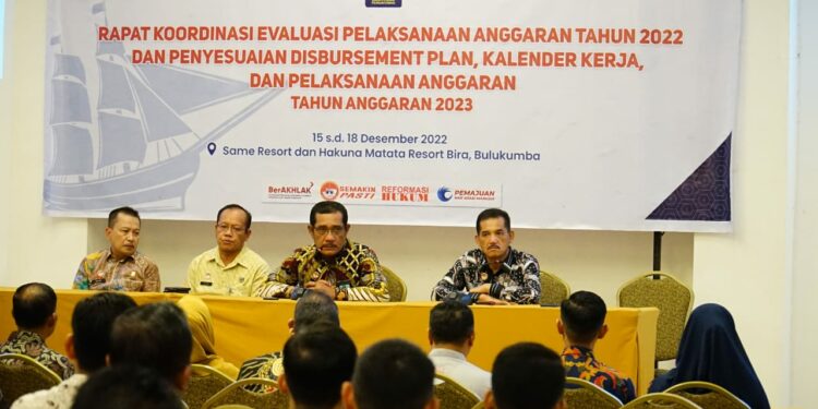 --Rapat Koordinasi (Rakor) Evaluasi Pelaksanaan Anggaran Tahun 2022 serta Penyusunan Rencana Penarikan Dana (RPD) dan Kalender Kerja Tahun 2023 yang diselenggarakan di Same Hotel Resort Bira, Sabtu (17/12/2022)