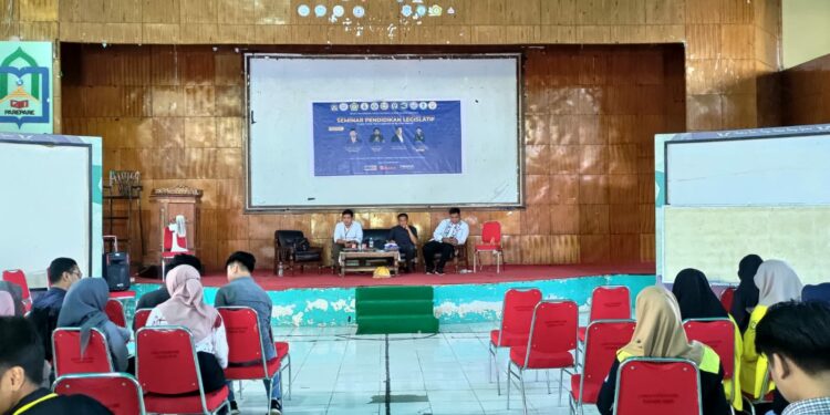 Seminar berlangsung di Gedung Aula Serbaguna IAIN Parepare, Senin (19/12/2022).