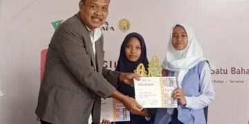 Dua Siswa SMPN 9 Parepare Sabet Juara Lomba Menulis dan Baca Puisi Bahasa Bugis