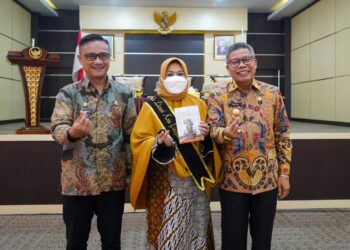 Taufan Pawe Kukuhkan Erna Rasyid Sebagai Bunda Literasi Kota Parepare