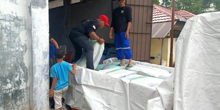 Tim Tagana Dinsos dan TRC BPBD Provinsi bergerak ke Kabupaten Gowa, untuk membantu wilayah terdampak banjir dan longsor, Sabtu (24/12/2022)