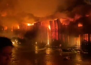 Ratusan Gardu dan Tempat Jualan Warga di Pasar Sentral Makassar Hangus Terbakar