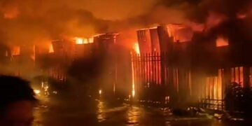 Ratusan Gardu dan Tempat Jualan Warga di Pasar Sentral Makassar Hangus Terbakar