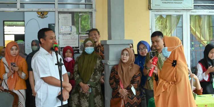 . Penyaluran  berlangsung di Kantor Lurah Borimasunggu, Kecamatan Labakkang, Kabupaten Pangkep, Kamis (29/12/2022