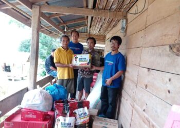 Gubernur Sulsel Salurkan Bantuan ke Korban Kebakaran dan Angin Puting Beliung di Toraja