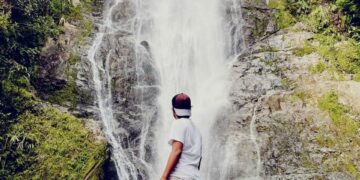 Pesona Air Terjun Sarambu Assing Pikat Mata Para Pengunjung