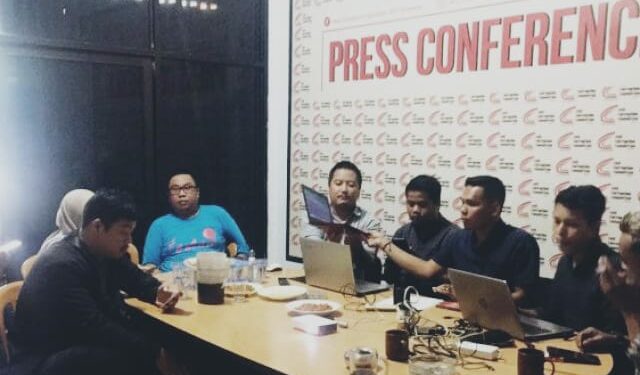 Wakil Ketua ACC Sulsel, Hamka dalam konferensi pers yang dilaksanakan oleh ACC Sulawesi, di kantor ACC Sulawesi, Jl AP Pettarani, Kompleks Pettarani Center Blok A/17, Rappocini, Makassar, Rabu (4/1/2023)