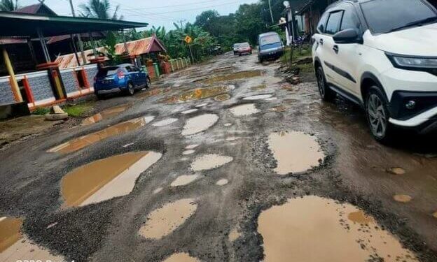 Jalan Lintas Harian Rata-rata Tinggi (LHR) ruas rusak berat Pekkae-Takkalala dalam tahap kontsruksi