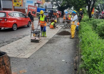 Bahayakan Pengendara, Dinas PUTR Sulsel Lakukan Penanganan Darurat Jalan Hertasning