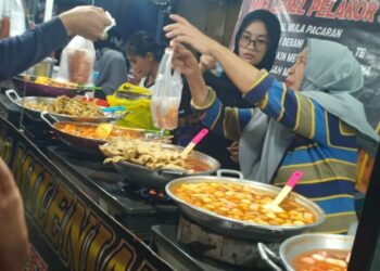 Aneka kuliner yang menggiurkan di Pasar Cidu, Jl Tinumbu, Makassar, Sabtu (14/1/2023)