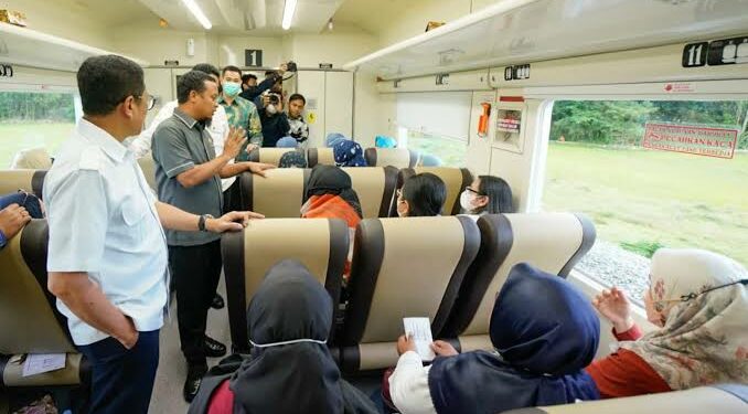 Kereta Api Makassar - Parepare pada segmen lintas Garongkong (Barru) - Mangilu (Pangkep) telah beroperasi dibuka umum sejak bulan Oktober 2022 lalu